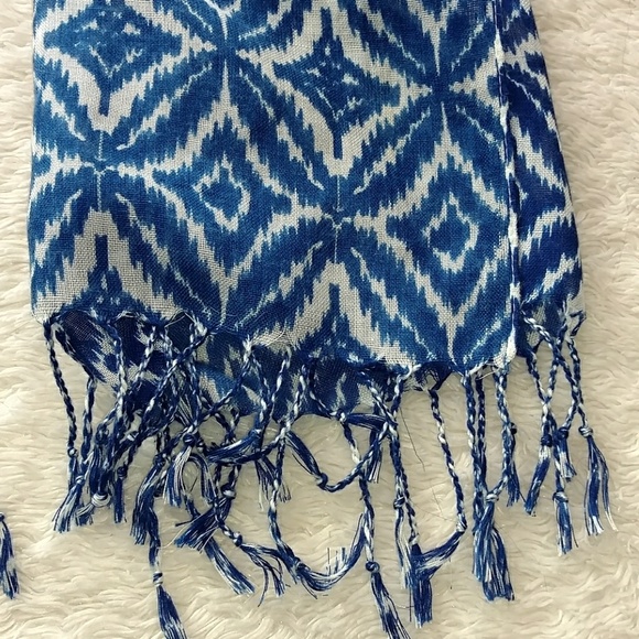 Set of 2 blue fashion scarves - Like new! - Picture 5 of 6